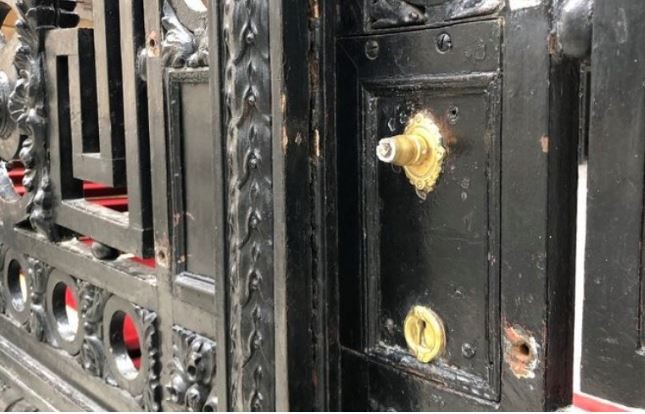 Investigan robo de piezas de bronce en el Palacio San Martín | Actualidad