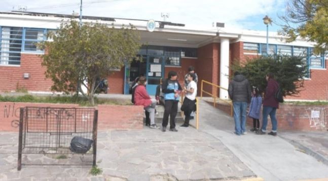 Un alumno de 16 años atacó a fierrazos a un compañero en el colegio | Actualidad