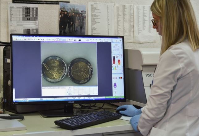 En Kosovo aceptan las monedas de euro falsas | Internacionales