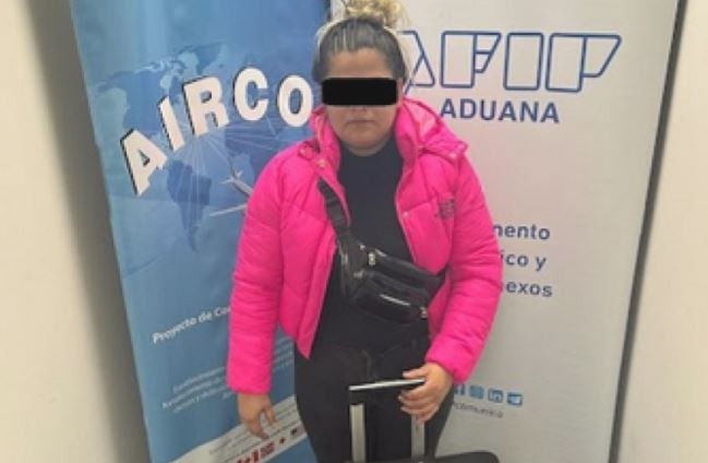 Aduana detuvo a una "mula" y secuestró más de 25 kilos de cocaína | Actualidad