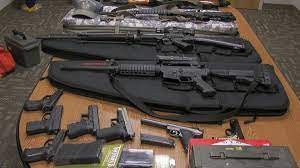 Lo investigaban por amenazas de muerte y encontraron un arsenal en su casa en Villa Lynch | Actualidad