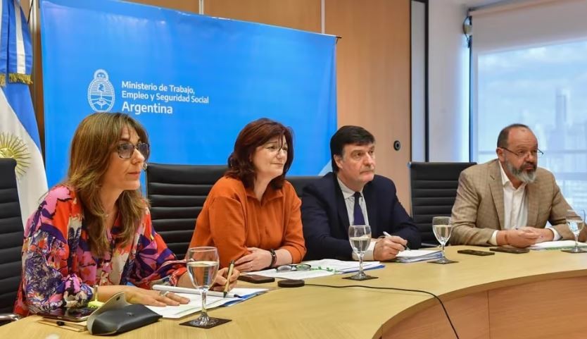 El salario mínimo aumenta un 32,5% y llegará a los $156.000 en diciembre | Economía