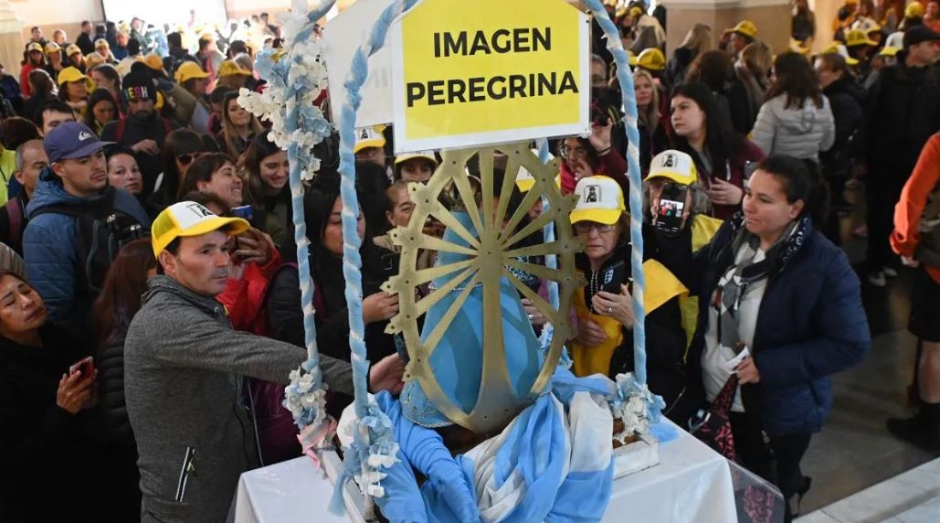 Miles de fieles en San Cayetano partieron rumbo a Luján en una nueva peregrinación | Actualidad