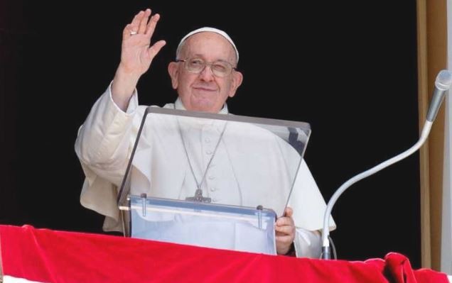 El Papa abre la posibilidad limitada de bendecir parejas del mismo sexo | Actualidad