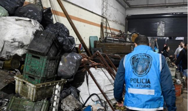 Clausuraron una metalera en Constitución y detuvieron a su dueño por robo | Actualidad