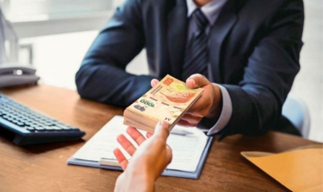 La solicitud de préstamos se duplicó en el último año, en medio de la crisis, y la inflación esmerila al consumo | Economía