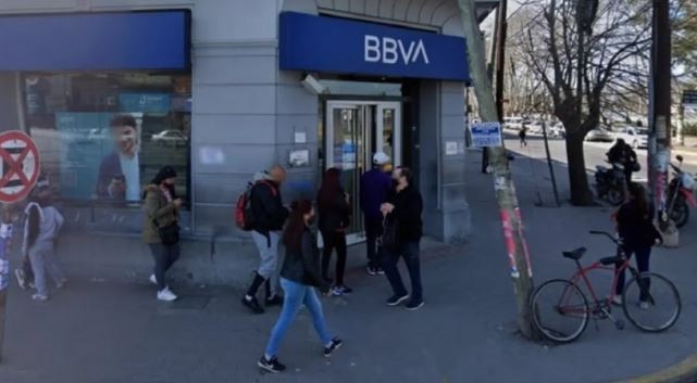 Encontraron a una pareja teniendo relaciones sexuales en un cajero automático en Florencio Varela | Actualidad