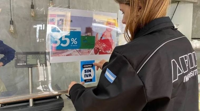 Nuevo IFE: Los beneficiarios tendrán la devolución del IVA en compras con tarjeta de débito | Actualidad