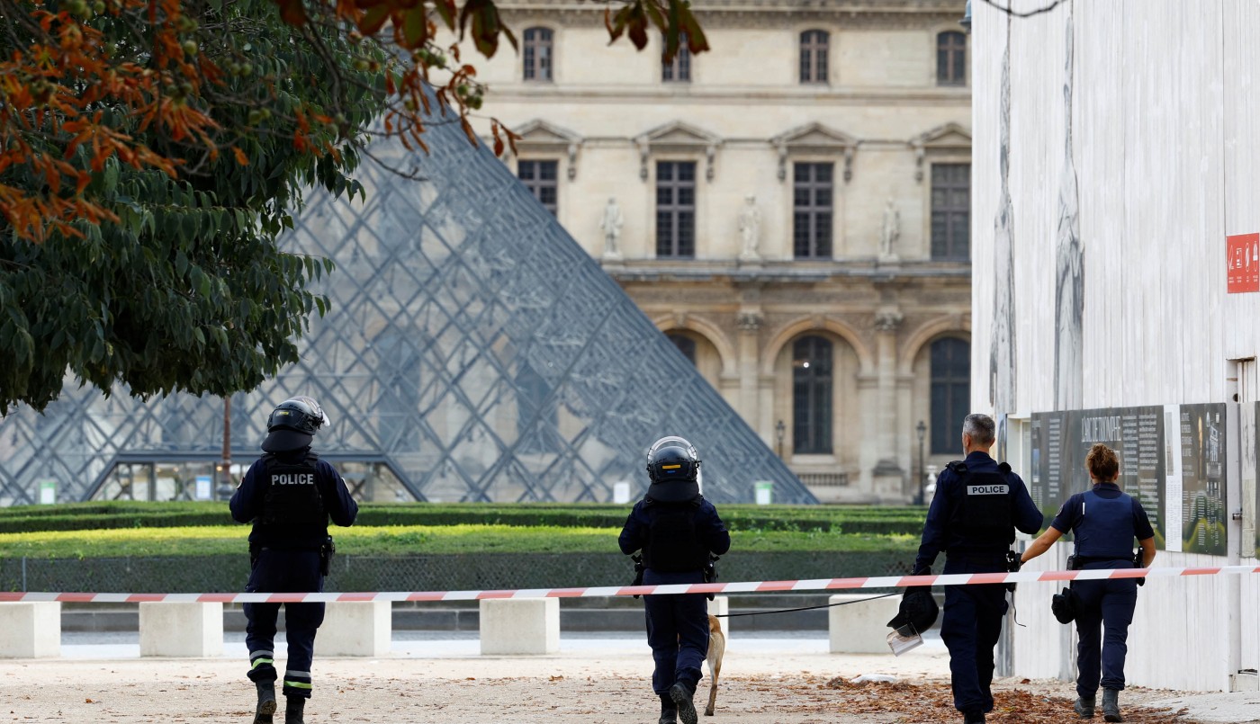 Evacúan el Museo del Louvre en París por "razones de seguridad" | Internacionales