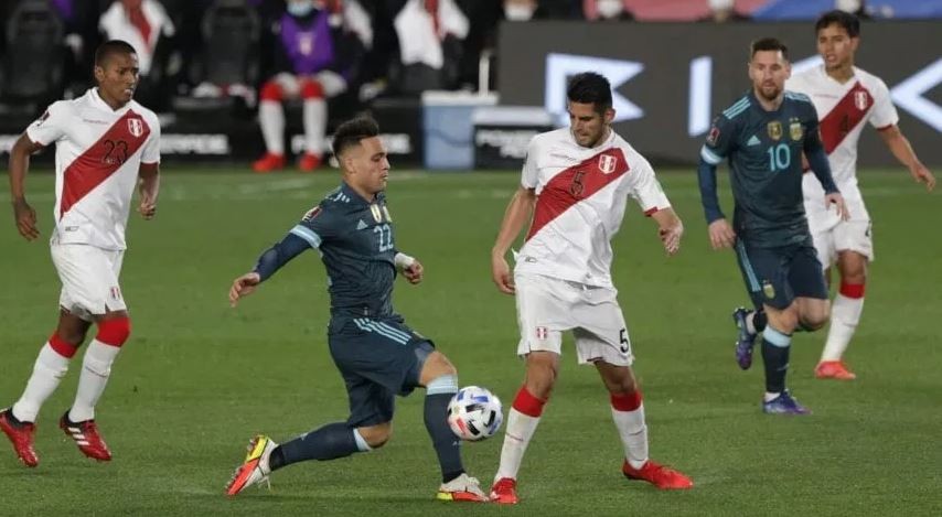 En busca de consolidarse como líder en las Eliminatorias, Argentina visita a Perú | Deportes