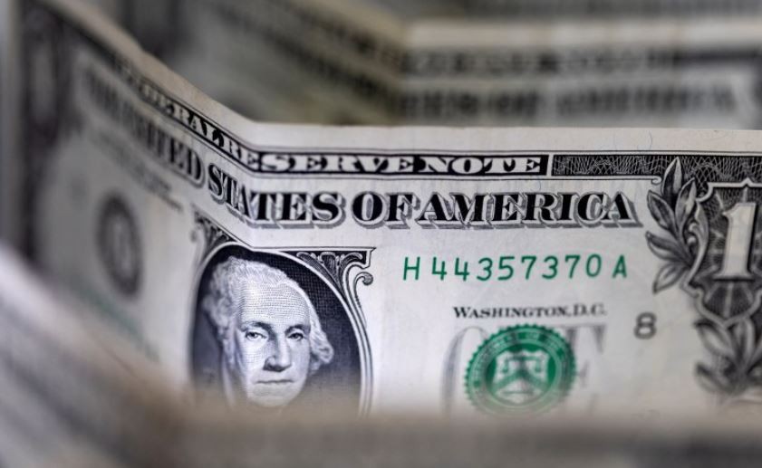 Tras el anuncio de más swap con China, el dólar blue bajó $80 y cerró a $905 | Economía