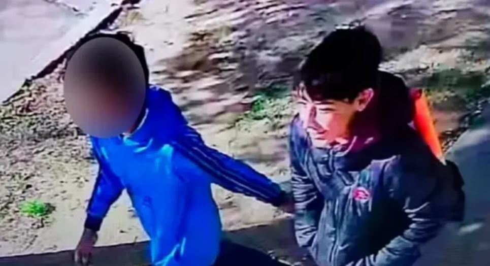 El chico de 14 años que mató a su amigo a palazos vuelve a la guarda de sus padres | Actualidad