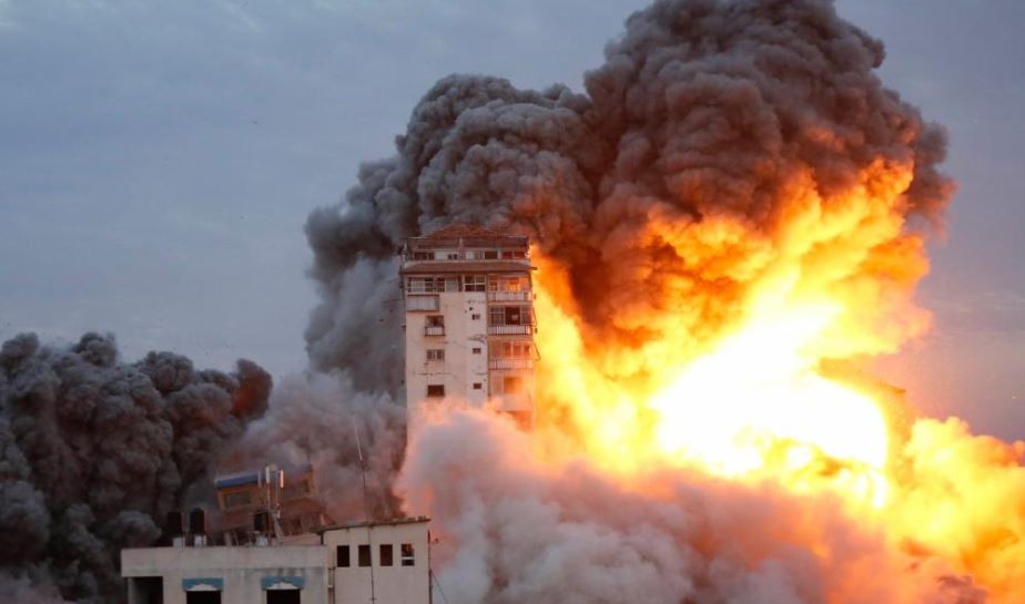 Israel continúa con los bombardeos en Gaza, mientras demora su ofensiva terrestre | Internacionales