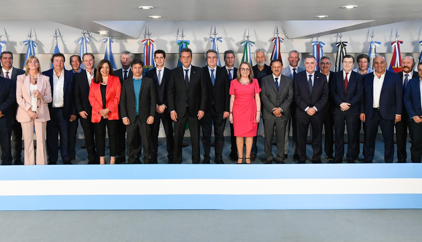 Massa se reunirá este mediodía con gobernadores de 18 provincias | Política