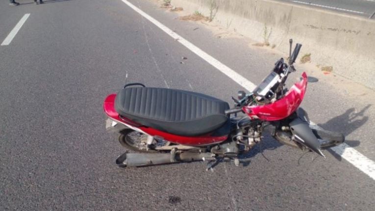 Accidente fatal en la autopista Riccheri: dos personas murieron tras despistarse con su ciclomotor | Actualidad