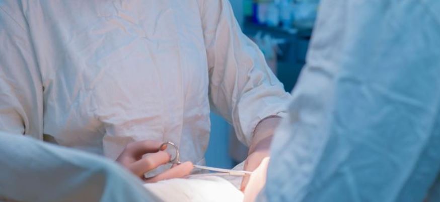 Millonaria indemnización: le practicaron una cesárea y olvidaron gasas en su cuerpo | Actualidad