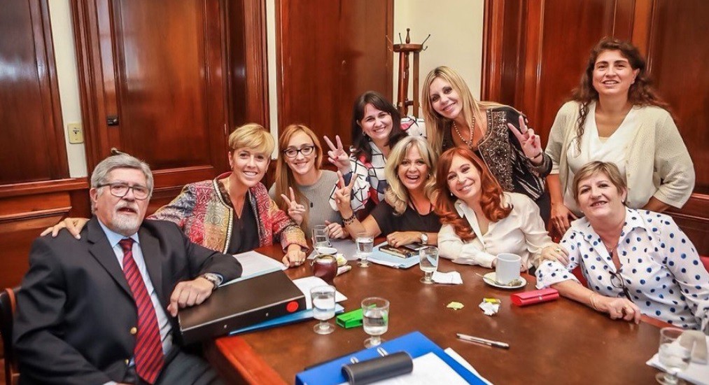 Divide a las mujeres del Senado la legalización del aborto | Política