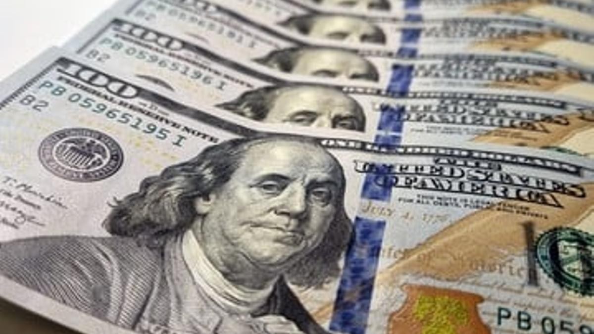 Leve baja del dólar blue en el inicio de la jornada | Economía