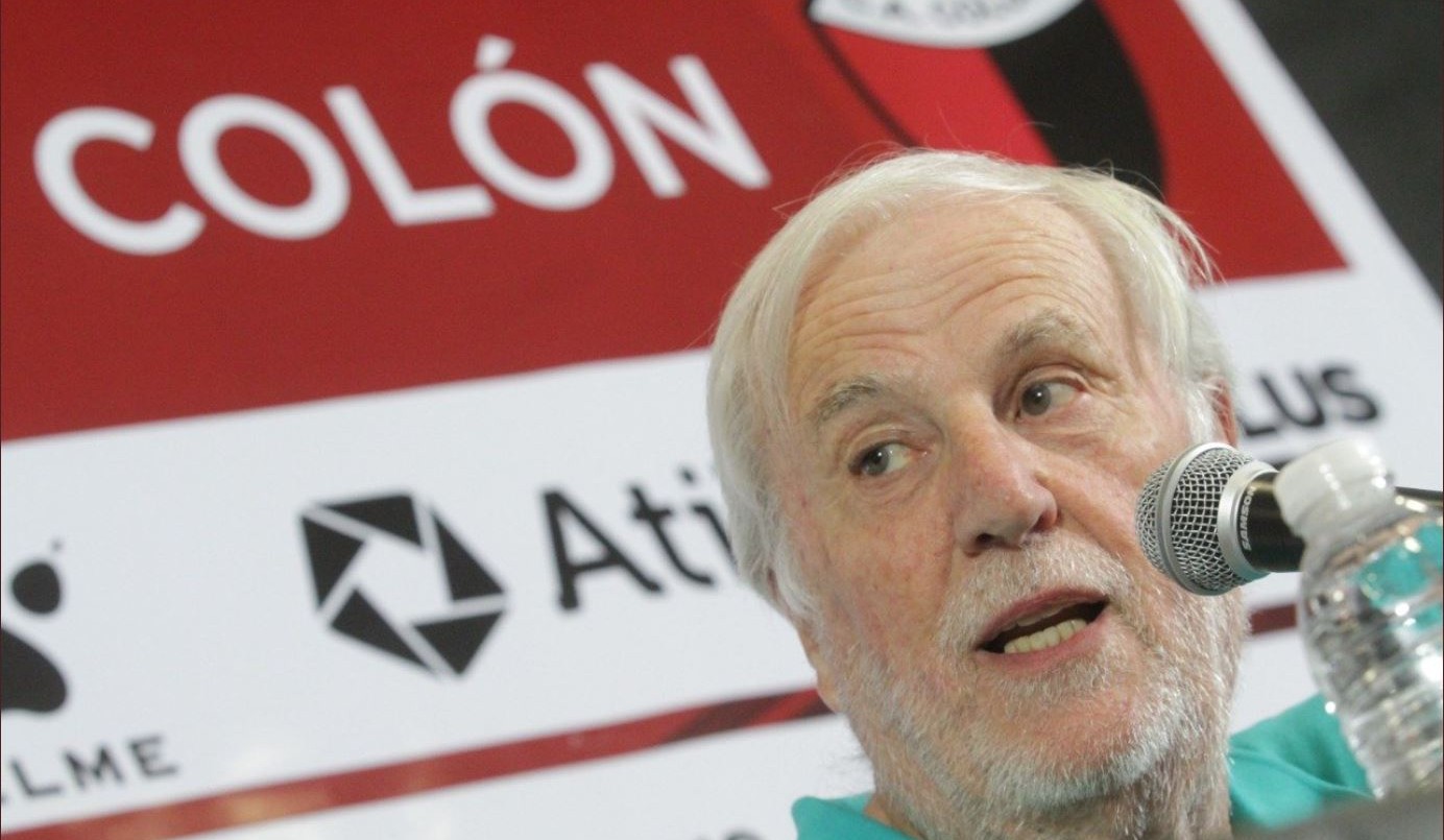 "Ganen o ya saben": Dejan banderas con frases amenazantes en la casa del presidente de Colón de Santa Fe | Deportes