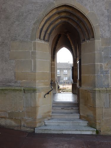 Una iglesia se defiende de los vándalos con pintura que hace rebotar la orina | Curiosidades