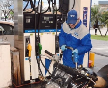 La escasez de combustible hizo extender a más regiones la venta de gasoil más contaminante | Economía