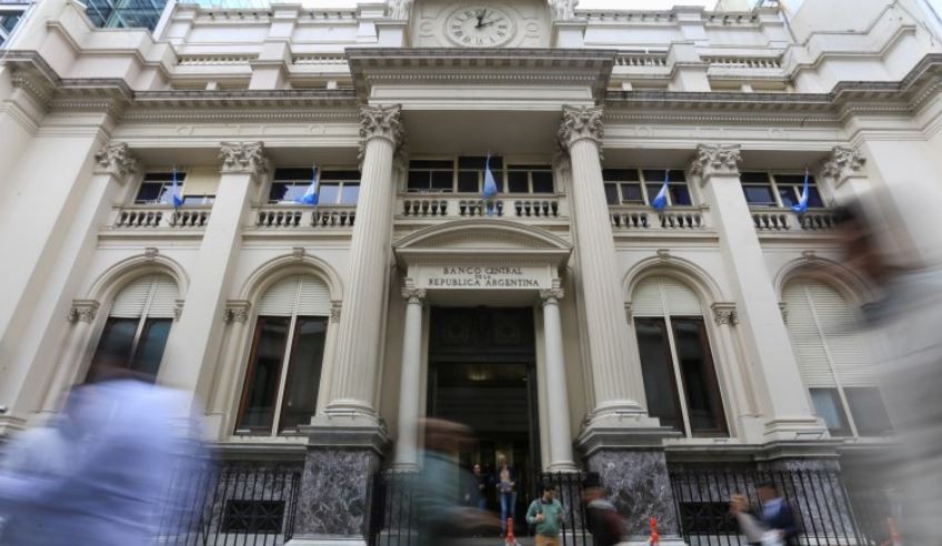 Plazos fijos: los depósitos en pesos se recuperan, pero no logran salir del terreno negativo | Economía