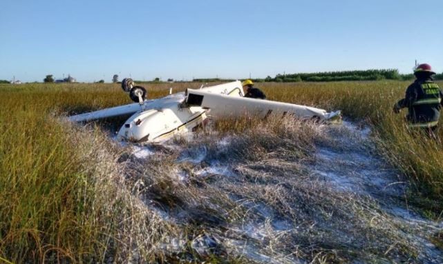 Santa Fe: Dos muertos al estrellarse un avión miliar durante un festival aéreo | Actualidad
