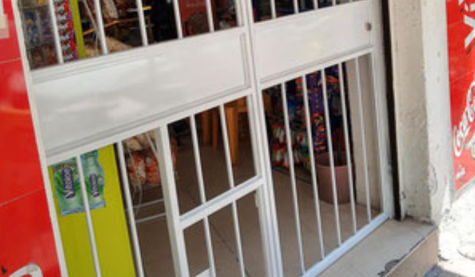 Nene de 11 años fue a comprar con sus mamá, se apoyó en la reja del almacén y murió electrocutado | Actualidad