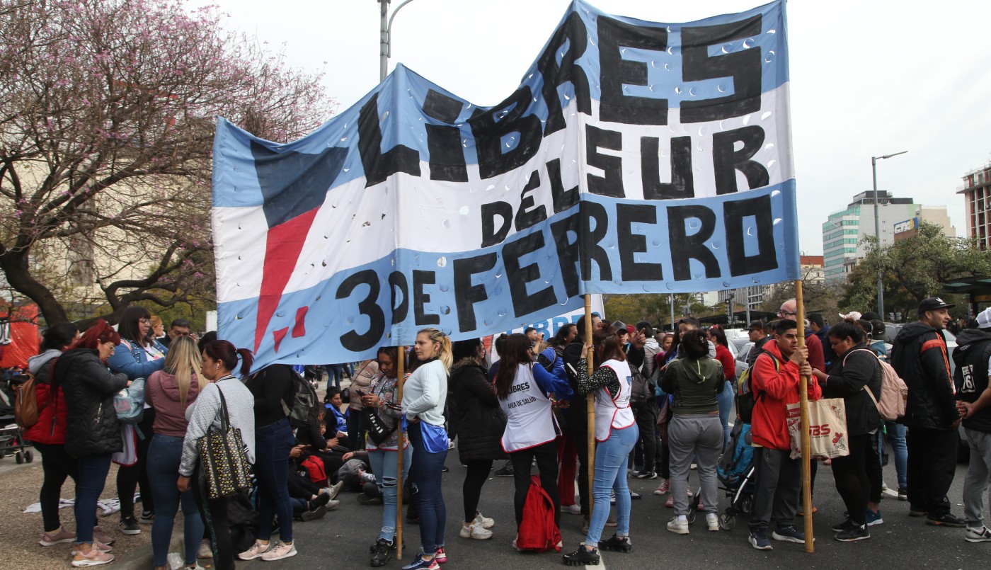Unidad Piquetera realizó un plenario y salió por primera vez a la calle contra Milei | Política
