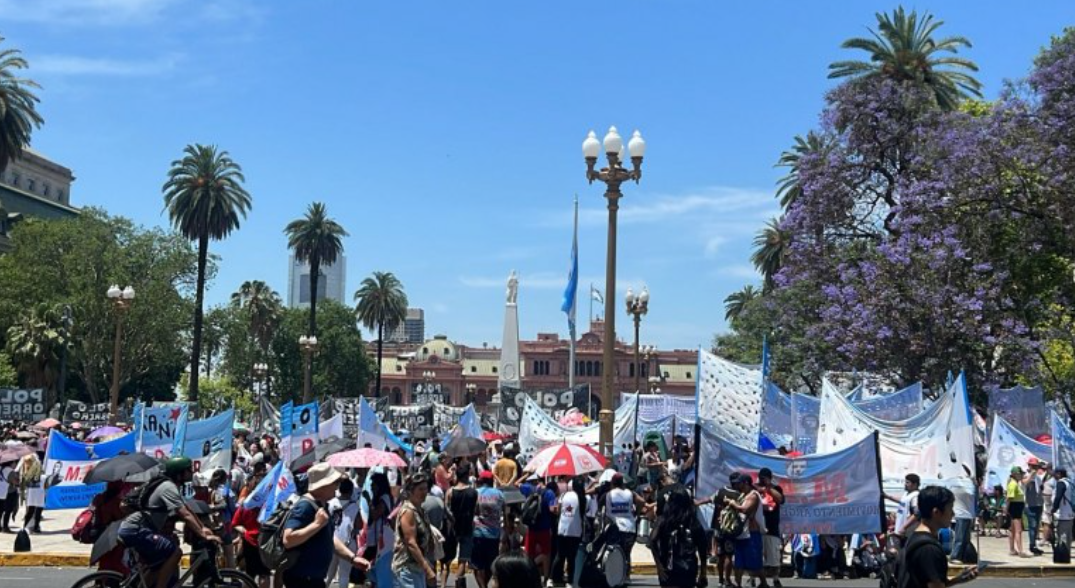 “No van a pasar”: piquete y advertencia a días del cambio de Gobierno | Política