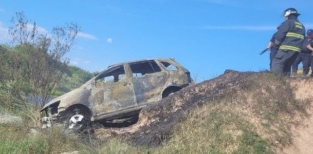 Rosario: Encontraron un cuerpo calcinado dentro de un auto | Actualidad