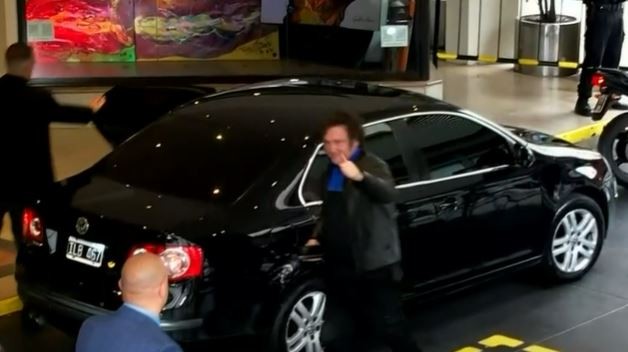 Milei volvió al país tras el viaje a EEUU y encabezará una reunión clave con sus diputados y senadores | Política