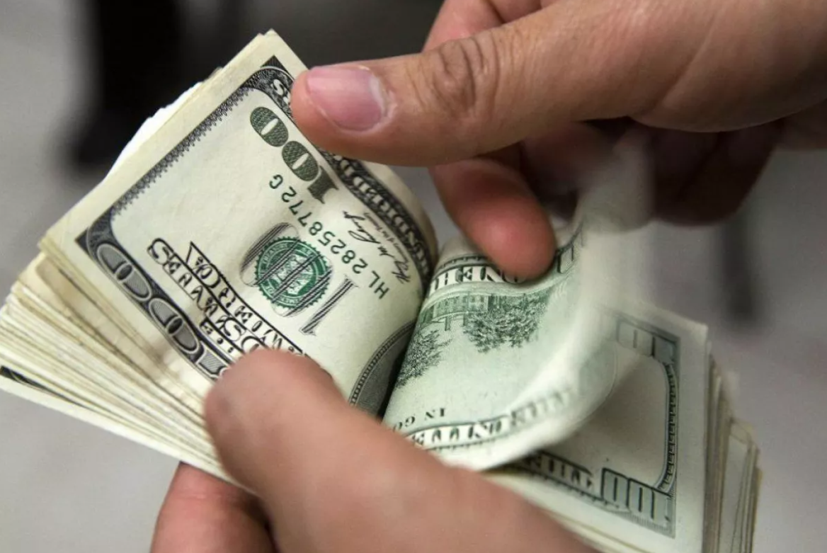 Vuelve a bajar el dólar blue y ceden también las cotizaciones financieras | Economía