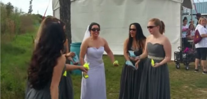 Video: el joven que noqueó a dos hombres que molestaron a su novia | Curiosidades