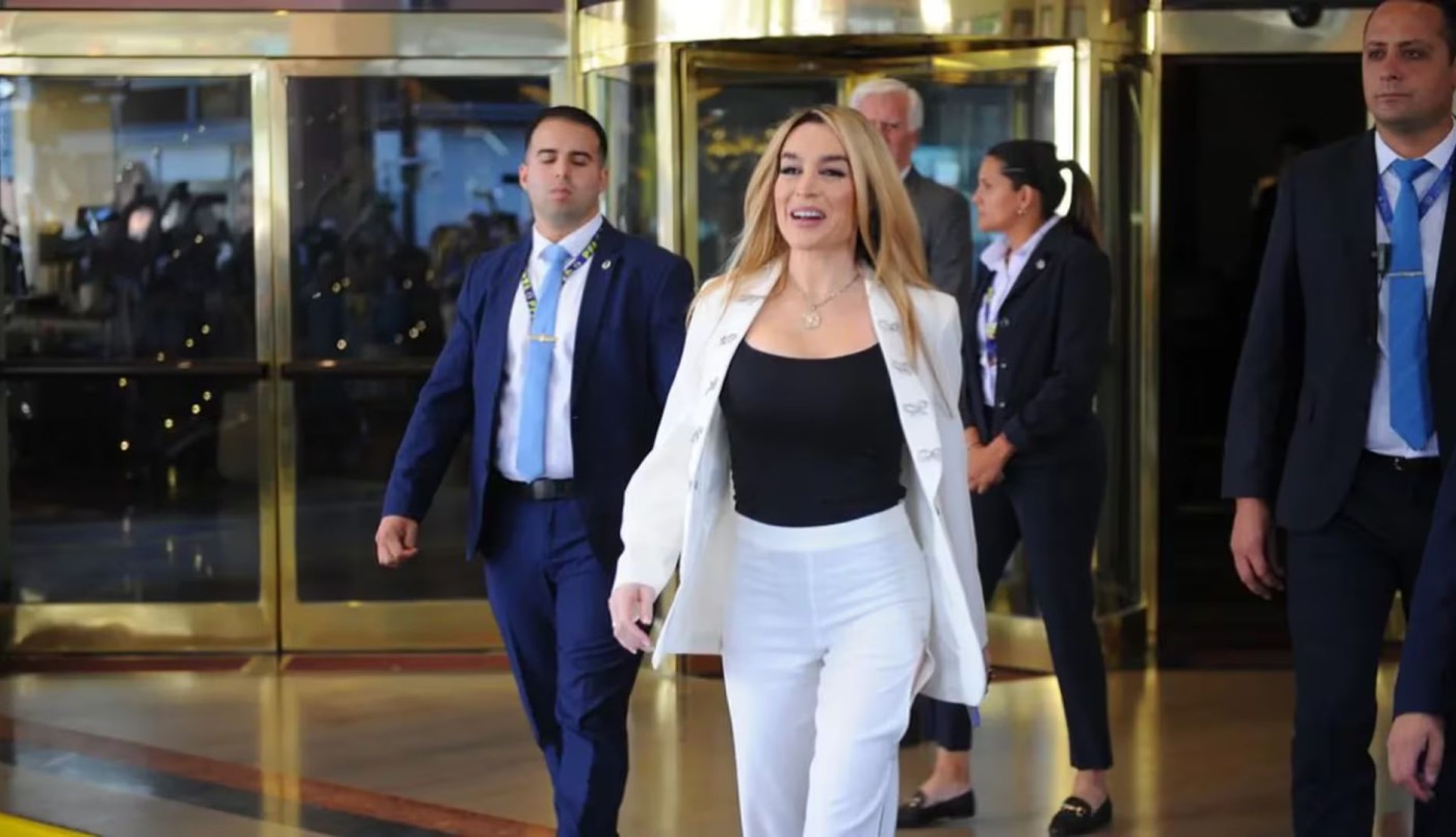 Con una canción de Britney Spears, Fátima Flórez compartió la primera foto con Karina Milei | Política