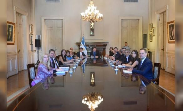 Milei encabezó la primera reunión junto a sus ministros tras el ajuste anunciado por Caputo | Política