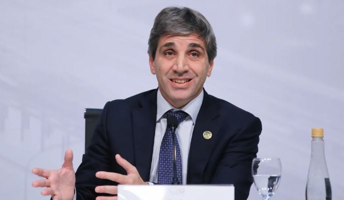 Luis Caputo consiguió financiamiento de la CAF para abonar el próximo vencimiento con el FMI | Economía
