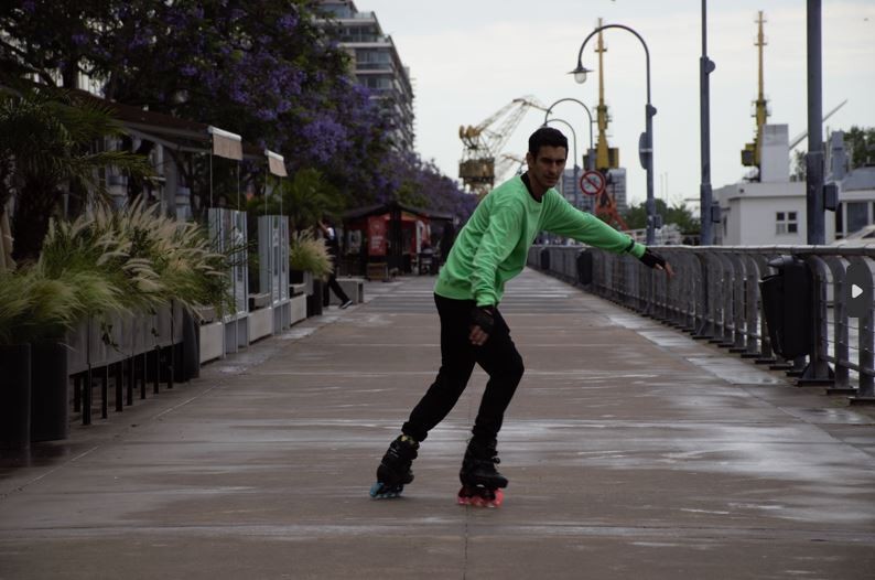 Influencer del roller freestyle hace patinar a multitudes: "Rollear es libertad" | Actualidad