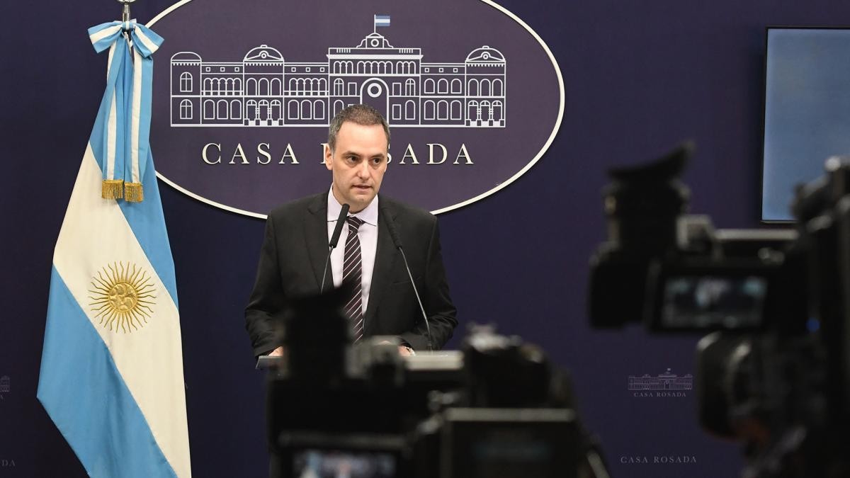 Adorni dijo que recibieron "300 denuncias por hora" de beneficiarios de planes sociales | Política