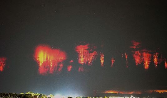 Logran fotografiar el fenómeno meteorológico de luces rojas "sprites" durante el temporal | Actualidad