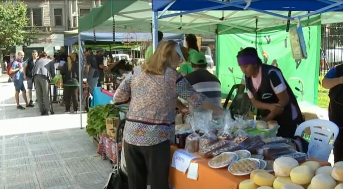 Realizan "feriazo" en el Congreso y piden que "ajusten a la casta, no a la canasta" | Actualidad