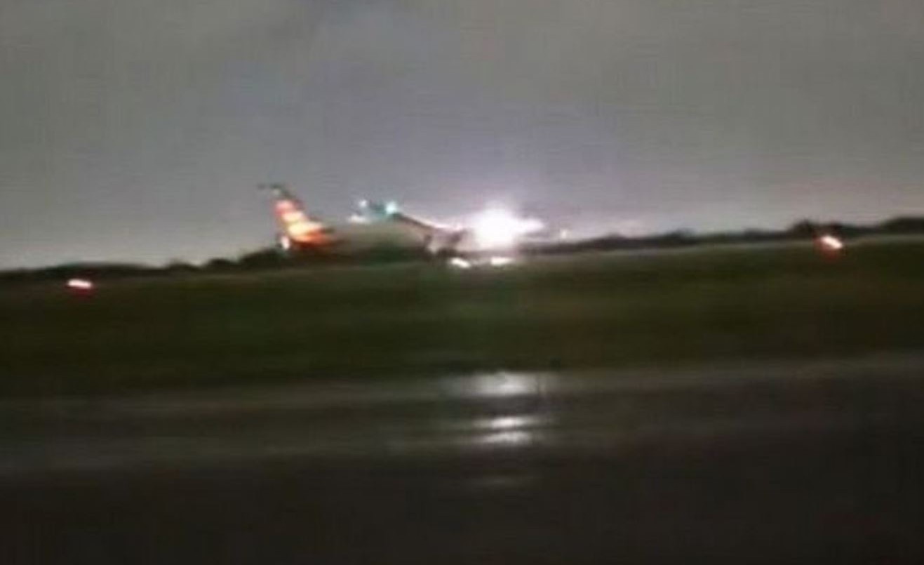 Un rayo impactó a un avión que iba a Miami y debió regresar de emergencia a Ezeiza | Actualidad
