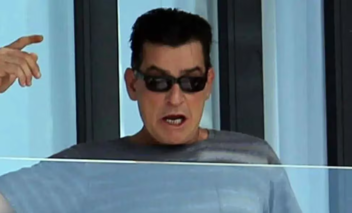 Una vecina de Charlie Sheen se metió en su casa e intentó asesinarlo | Espectáculos