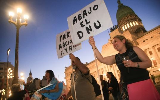 Nuevo cacerolazo frente al Congreso en contra del DNU de Milei | Actualidad