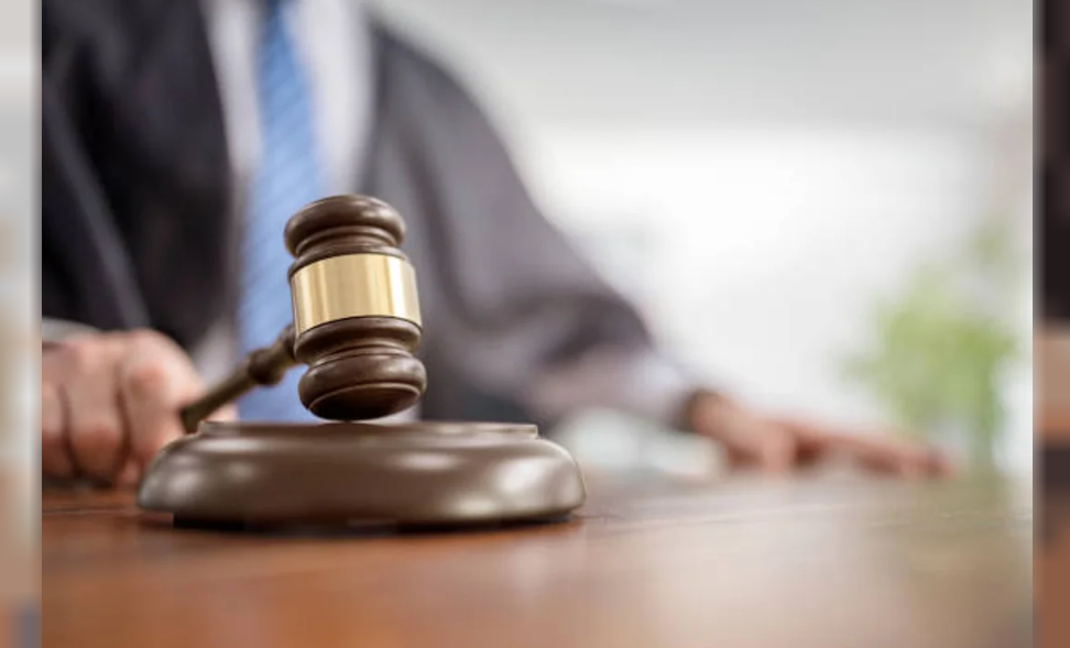 Jueces deberán usar "toga negra y martillo", según el nuevo paquete de leyes de Milei | Política