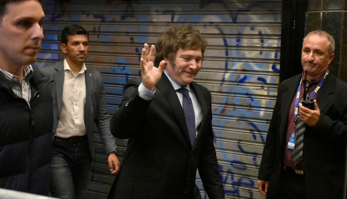 Milei decide jugar a fondo antes de que su respaldo popular comience a debilitarse | Política