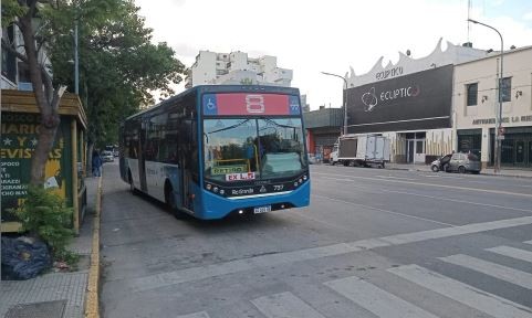 Cambio de numeración para una línea de colectivos: si esperás el 5, pará al 8 | Actualidad