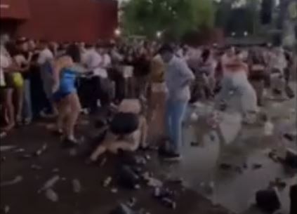 Amanecer salvaje en Corrientes: pelea de mujeres en la Costanera | Actualidad