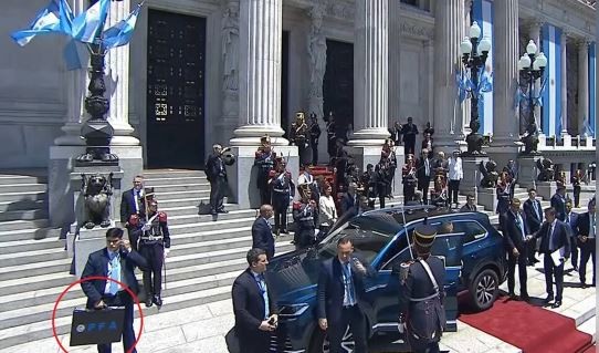 Analizan presupuestos de maletines balísticos para la custodia de Milei | Política