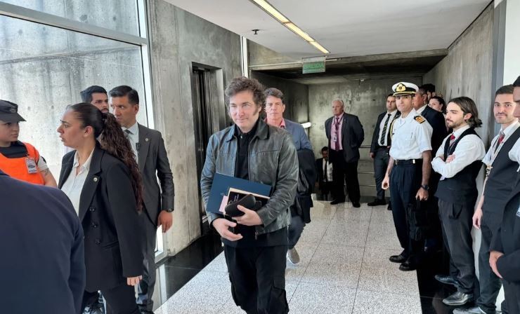 Milei viaja a Davos para explicar su plan económico y reunirse con Georgieva y Macron | Política